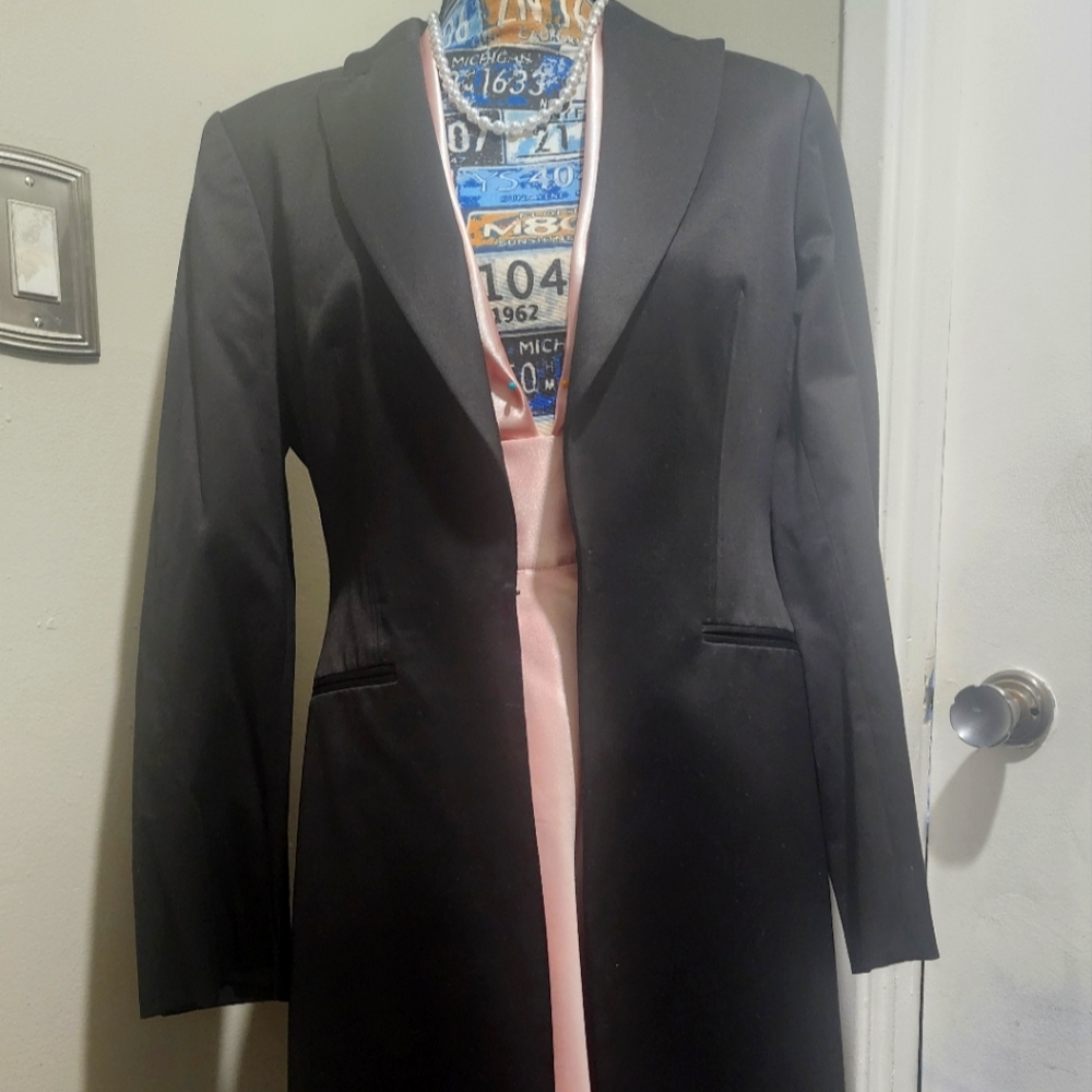Formal occasion blazer for women